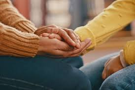 mains qui se tiennent